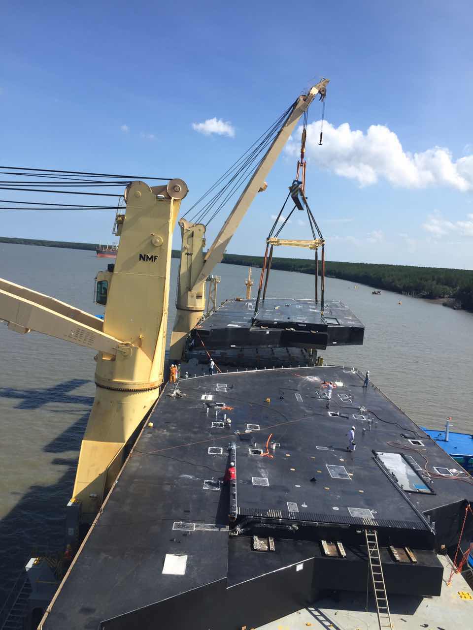 Pontoon loading  340t