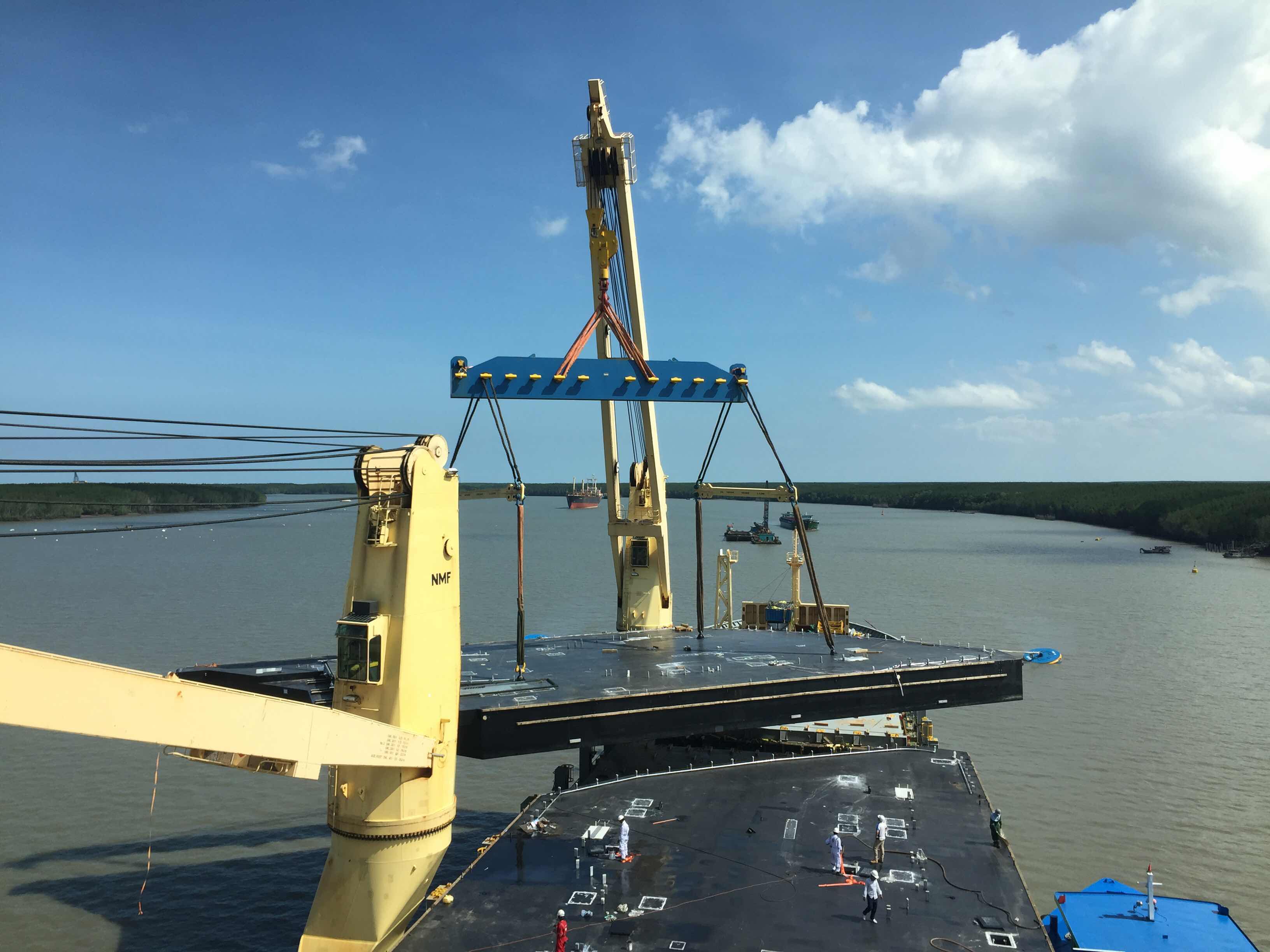 Pontoon loading  340t