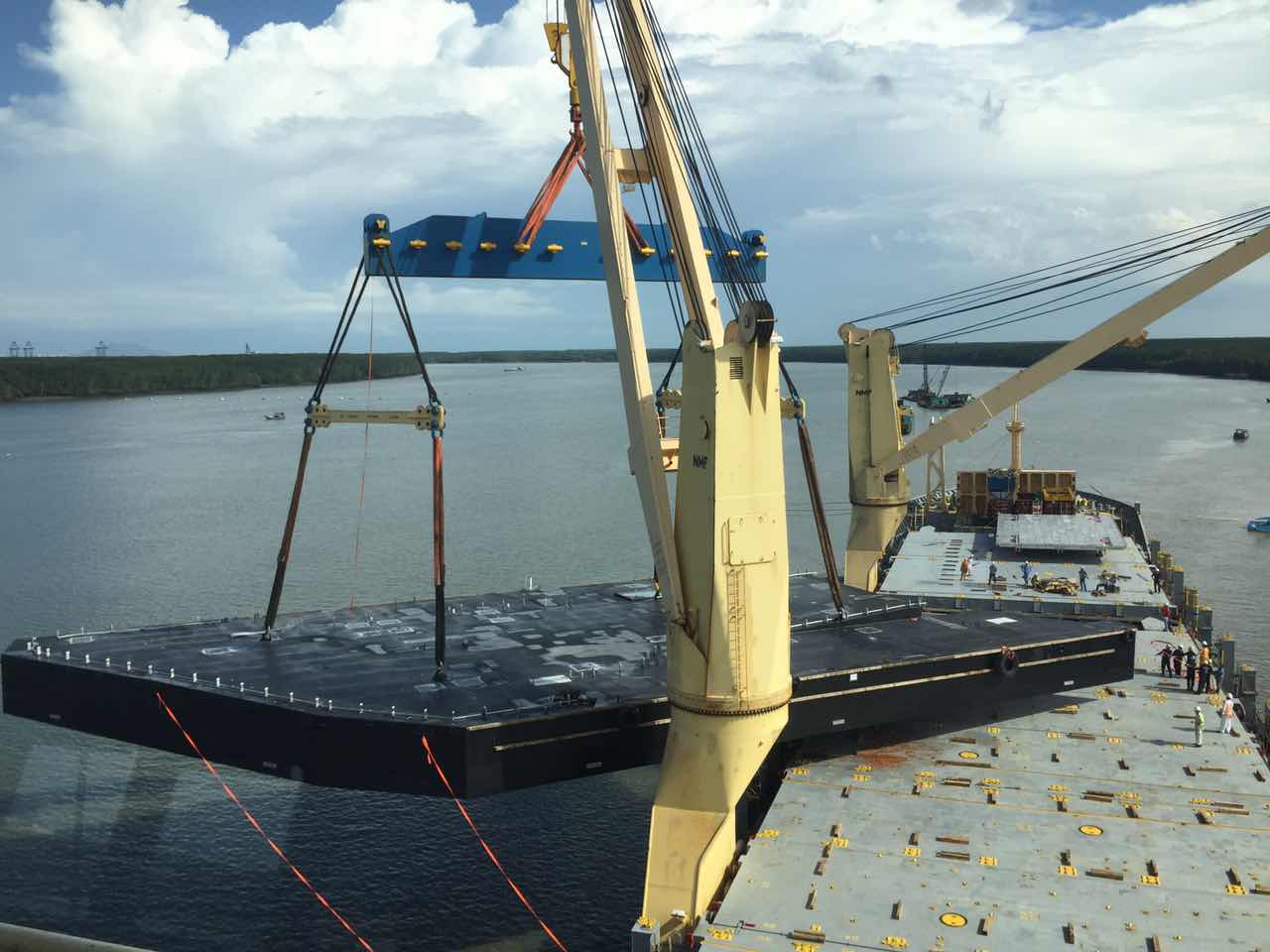 Pontoon loading  340t